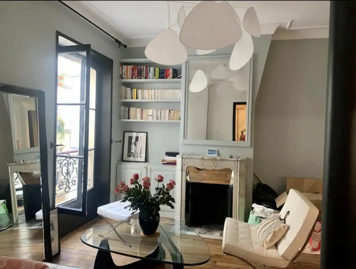 Contactos de Heart Of Marais Calm And Charming New
